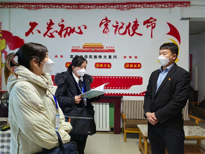 8.博湖县纪委监委第二纪检监察室、第二纪检监察组联合成立“四风”督查专班,采取“明察+暗访”“突击+抽查”方式,完善监督机制,深入各驻在单位进行监督检查,从“单兵作战”转为“联合作战”。(博湖县纪委监委 郭盛男 摄).jpg