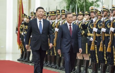 习近平同文在寅举行会谈：确保中韩关系行稳致远